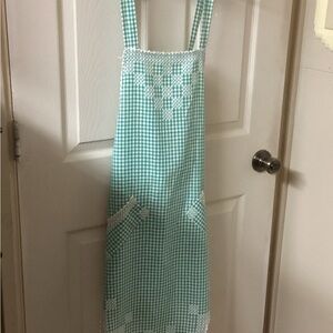 1940’s Green Gingham Apron with Hand Embroidered Embellishments